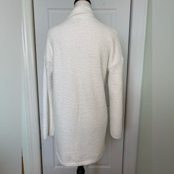 White Spa Luxurious Robe by Flying Point - Picture 4 of 7